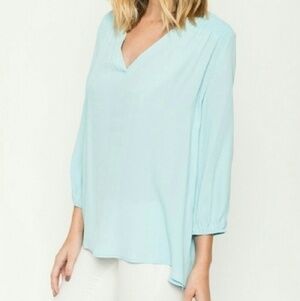 💙 Gorgeous light blue blouse